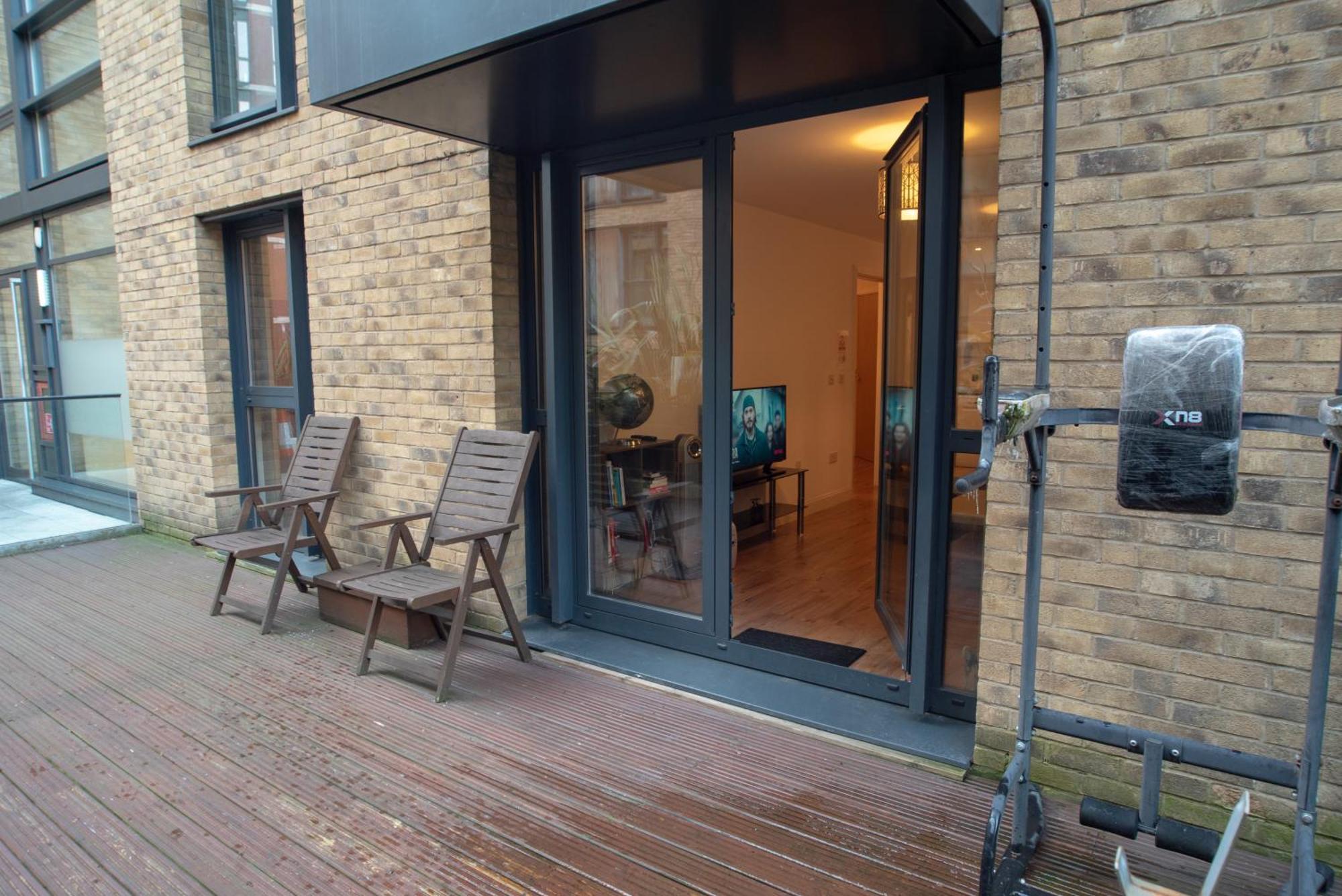 Spacious 1 Bed Apartment With Workspace, Coffee & Free Secure Parking 伯明翰 外观 照片