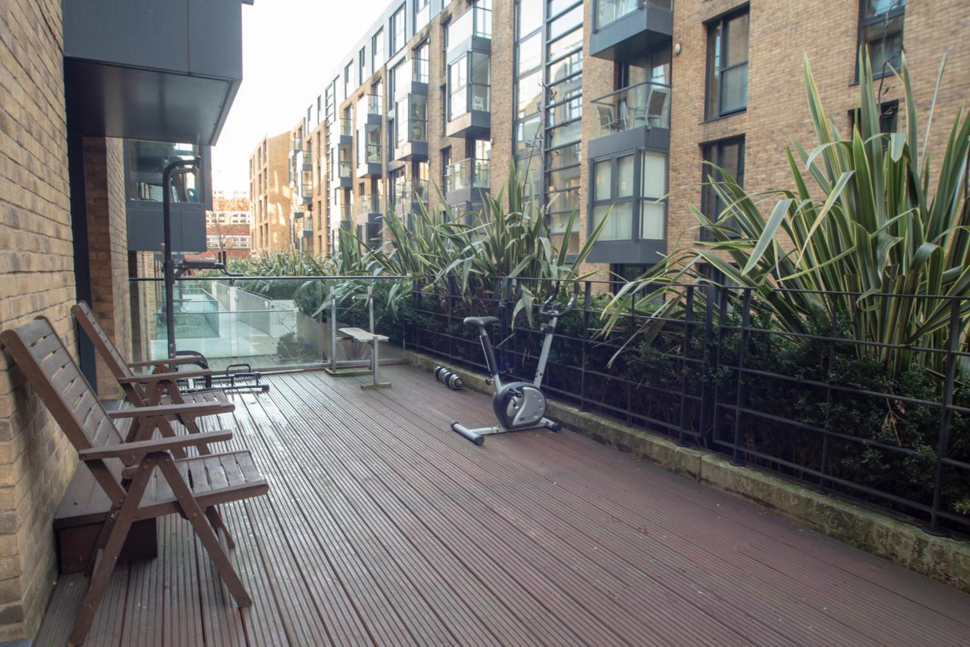 Spacious 1 Bed Apartment With Workspace, Coffee & Free Secure Parking 伯明翰 外观 照片