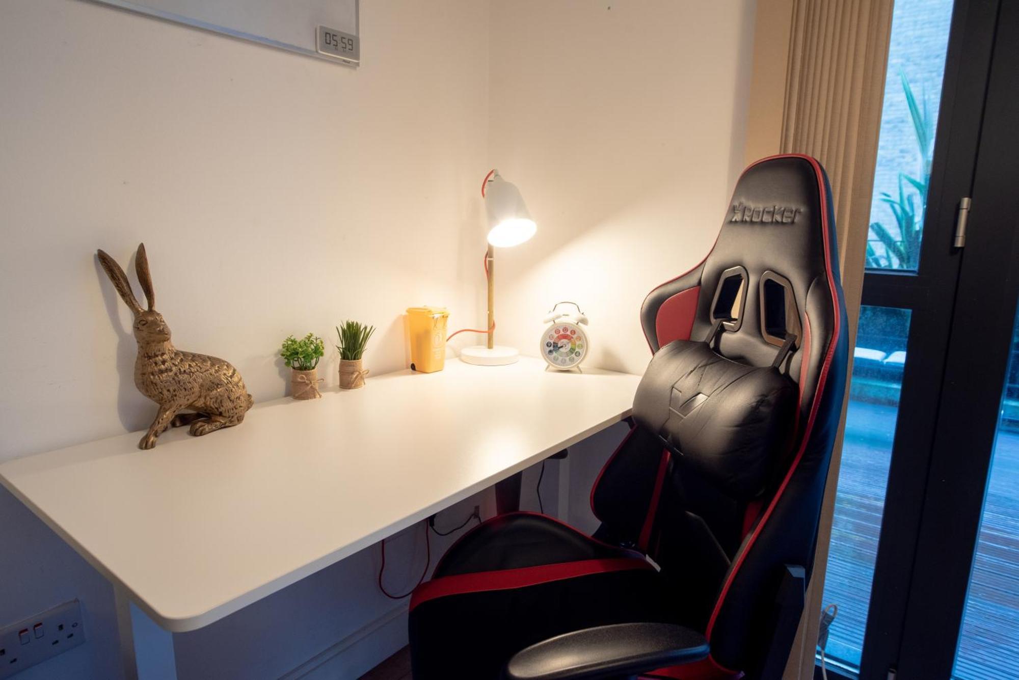 Spacious 1 Bed Apartment With Workspace, Coffee & Free Secure Parking 伯明翰 外观 照片