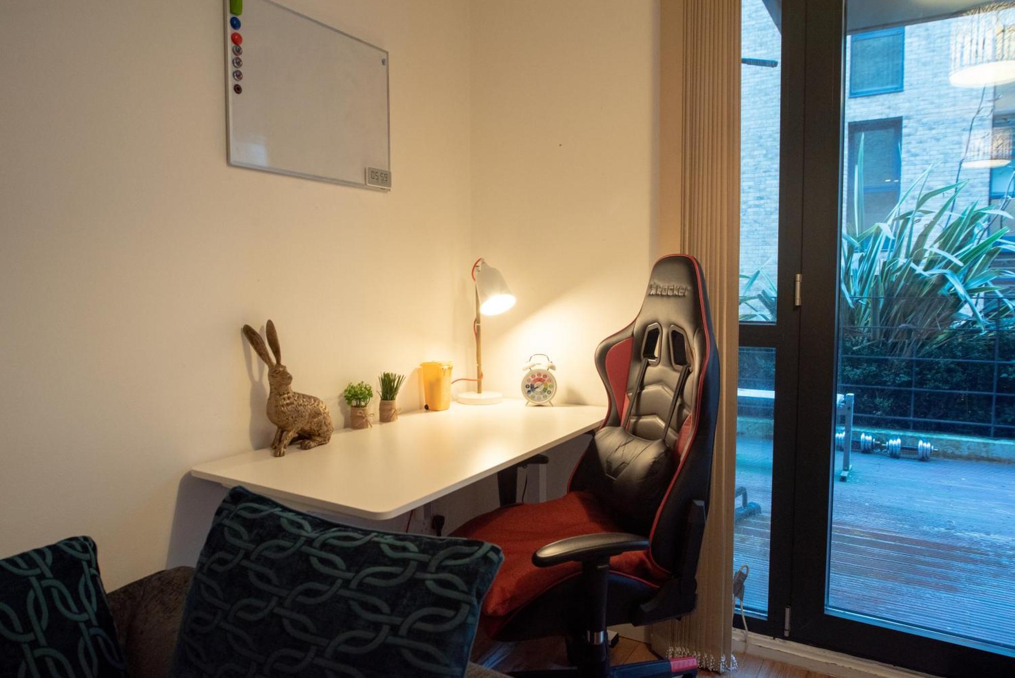 Spacious 1 Bed Apartment With Workspace, Coffee & Free Secure Parking 伯明翰 外观 照片