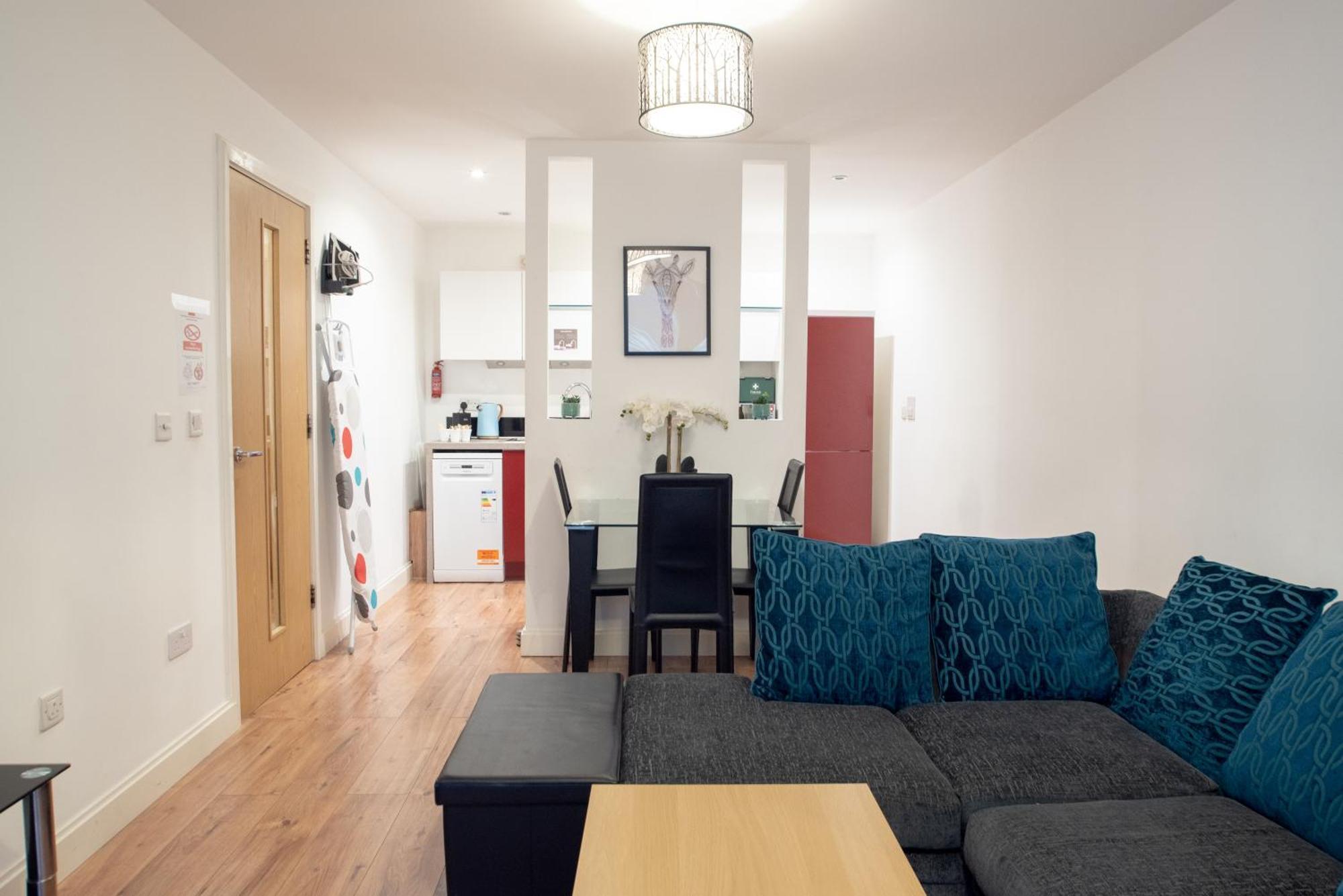Spacious 1 Bed Apartment With Workspace, Coffee & Free Secure Parking 伯明翰 外观 照片